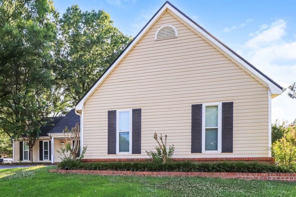 2821 Lanthorn Dr - Photo 3 of 16