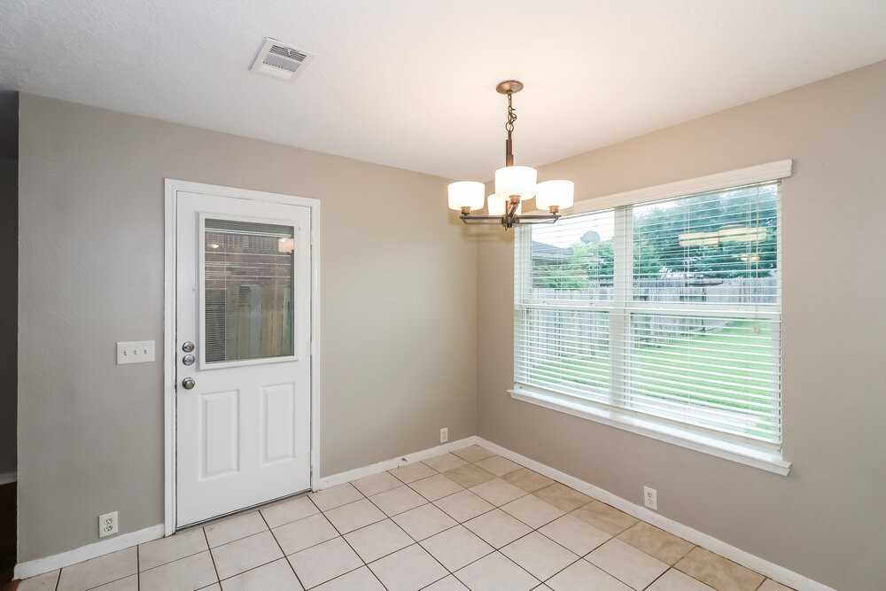 19119 Royal Isle Dr - Photo 7 of 17