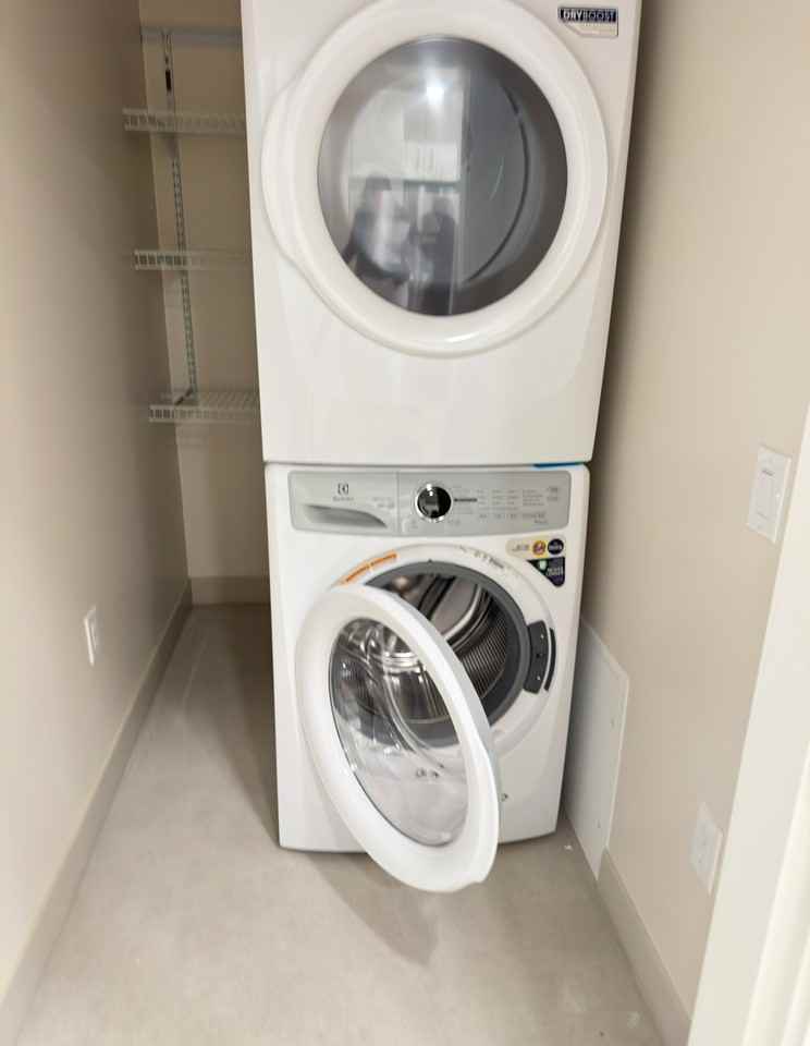 600 West Queens Road - Photo 6 of 7