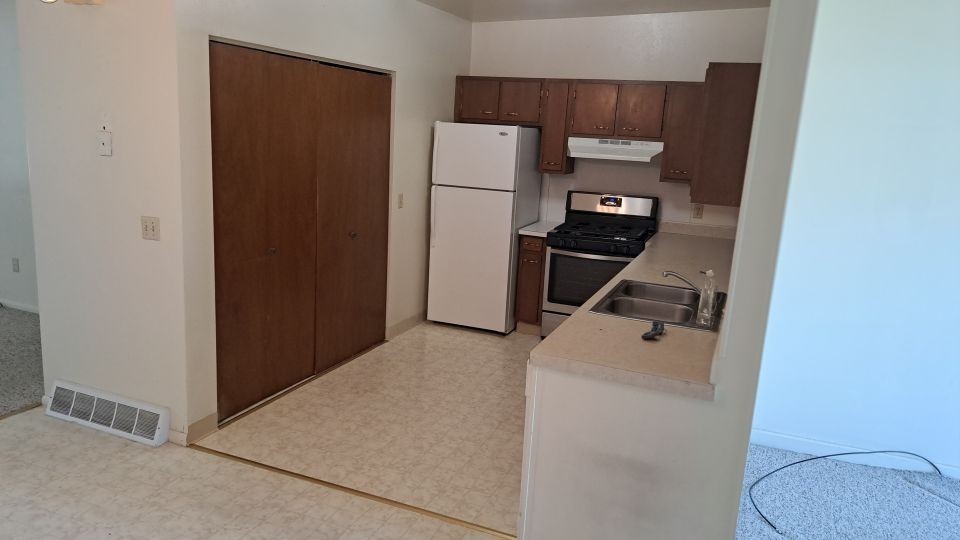 3302 Winchell Ln - Photo 4 of 10