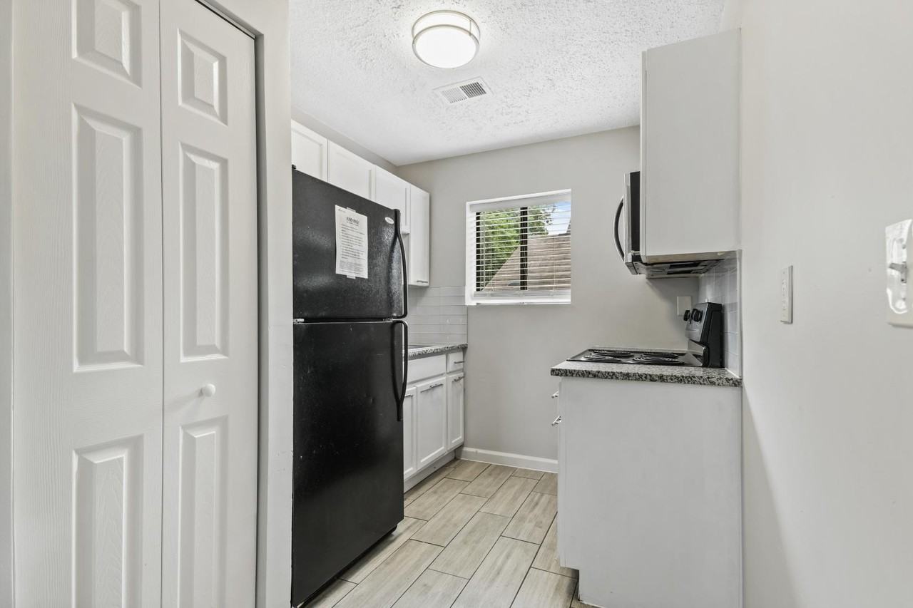 379 Elm St NW - Photo 3 of 8