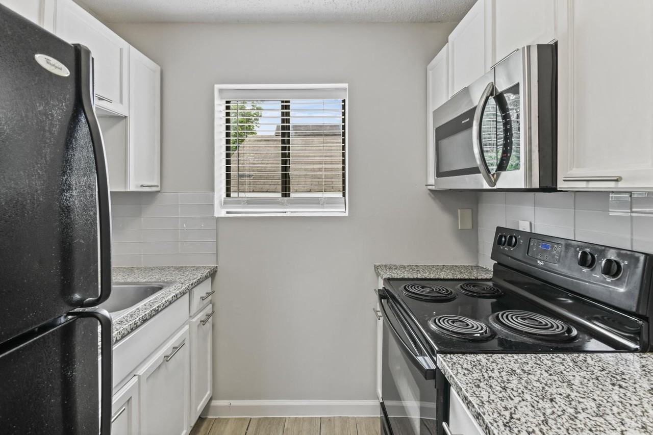 379 Elm St NW - Photo 4 of 8