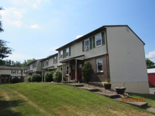 140 E Spruce - Photo 2 of 11