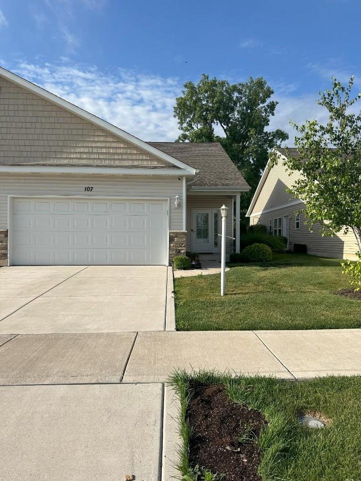 107 Summertree Dr - Photo 2 of 16