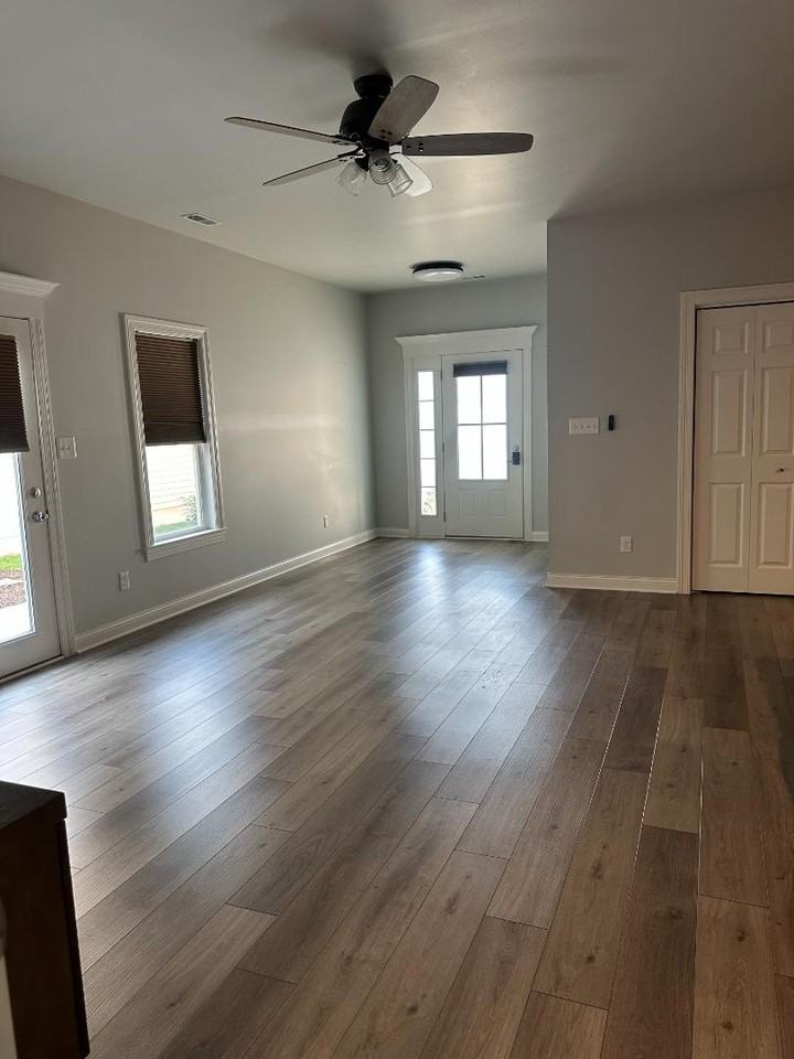 107 Summertree Dr - Photo 3 of 16
