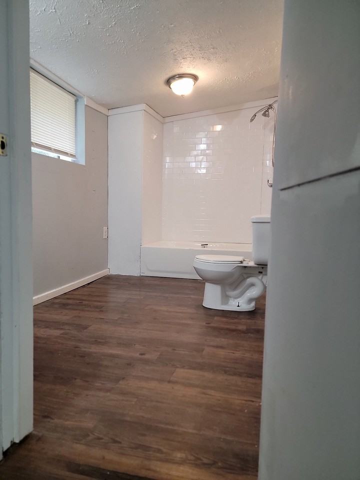 129 W Second Ave #C - Photo 2 of 4