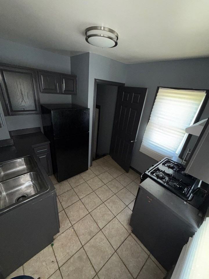 432 Lexington Ave - Photo 7 of 8