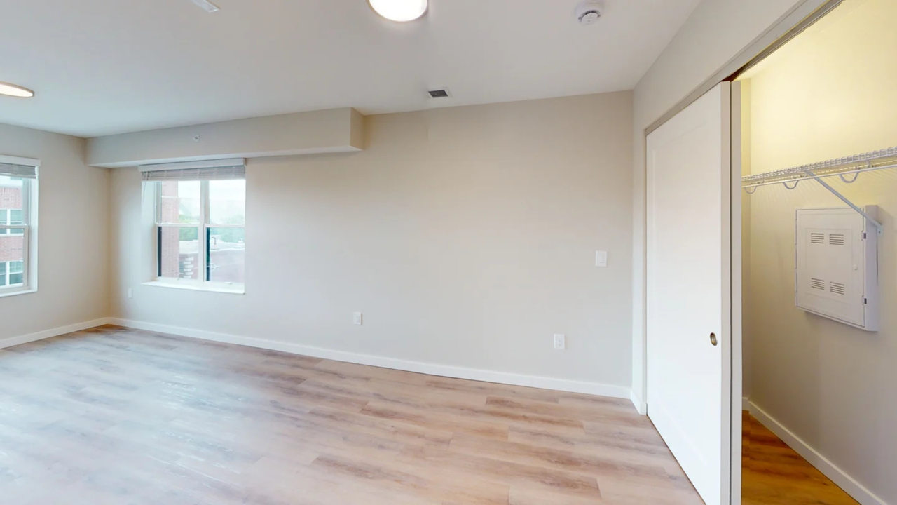 608 E Chalmers - Photo 3 of 50