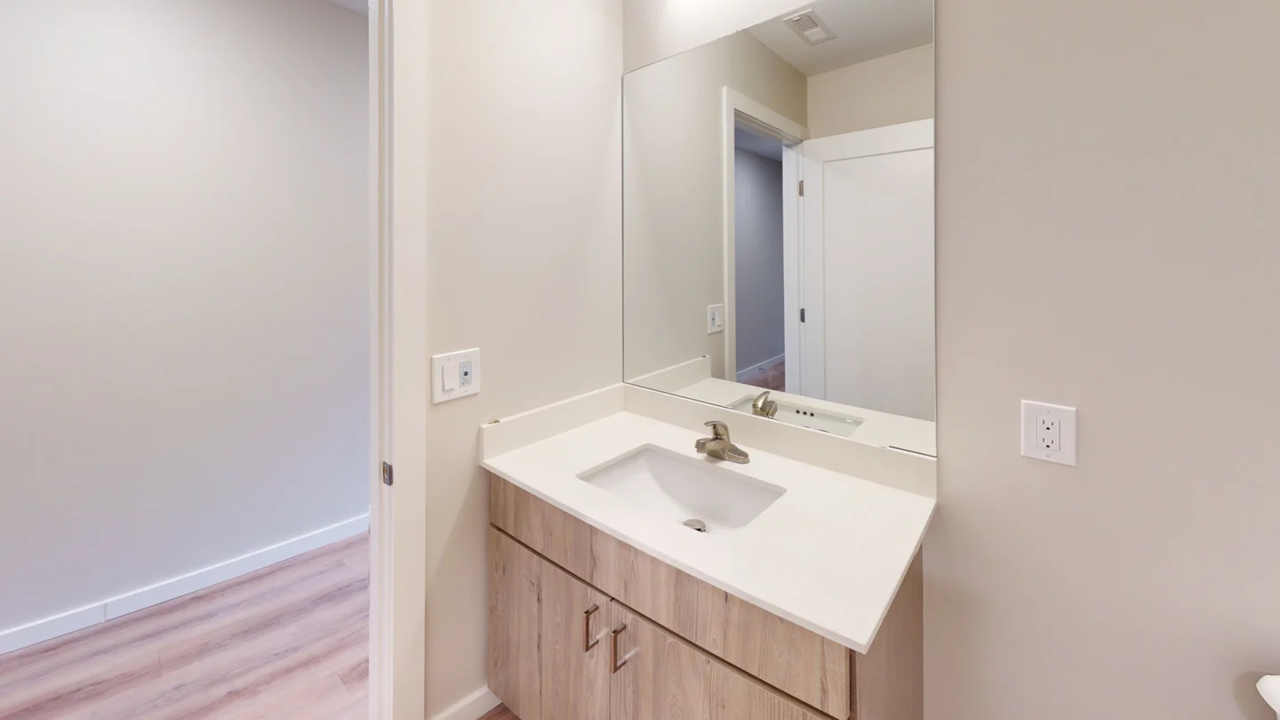 608 E Chalmers - Photo 4 of 50