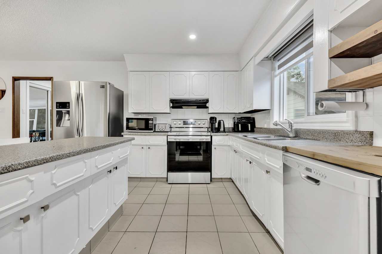 239 Oakview Ave - Photo 2 of 21