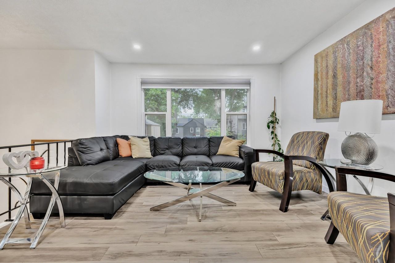 239 Oakview Ave - Photo 3 of 21