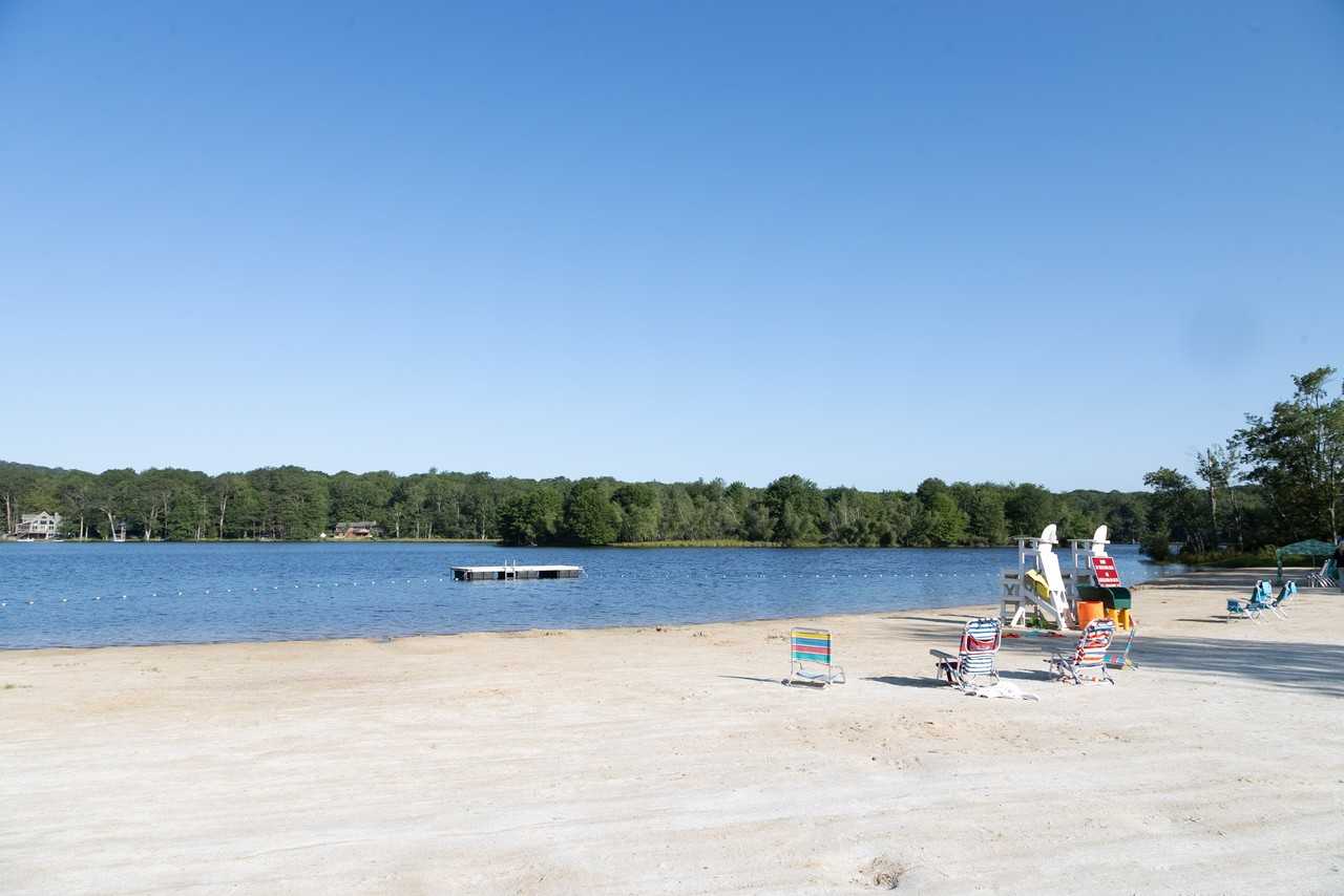 1227 Chipmunk Ln - Photo 2 of 28