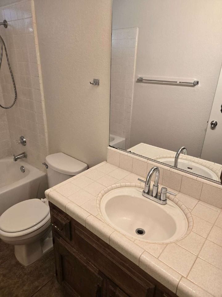 1684 Conestoga Dr #C - Photo 7 of 9