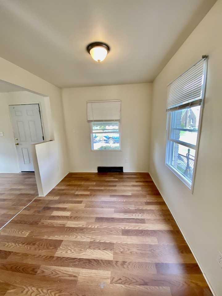 19930 Charest St - Photo 4 of 15