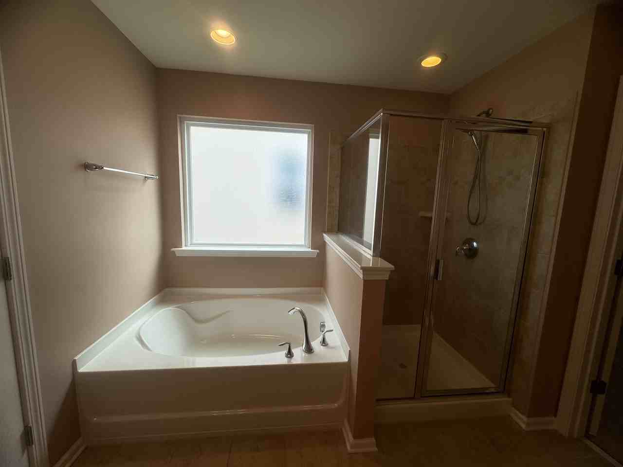 3024 Kirkwall Ln - Photo 4 of 31