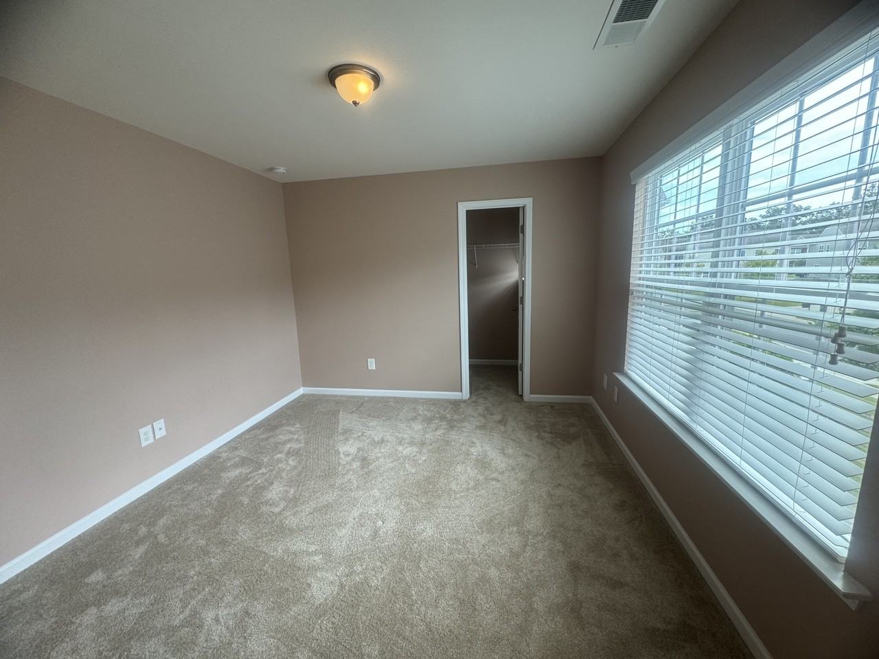 3024 Kirkwall Ln - Photo 7 of 31