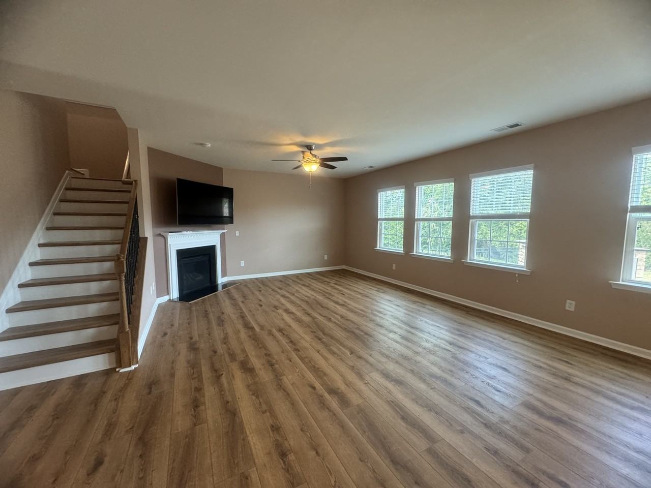 3024 Kirkwall Ln - Photo 4 of 31