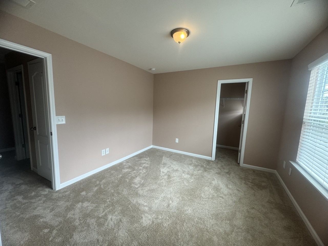 3024 Kirkwall Ln - Photo 5 of 31