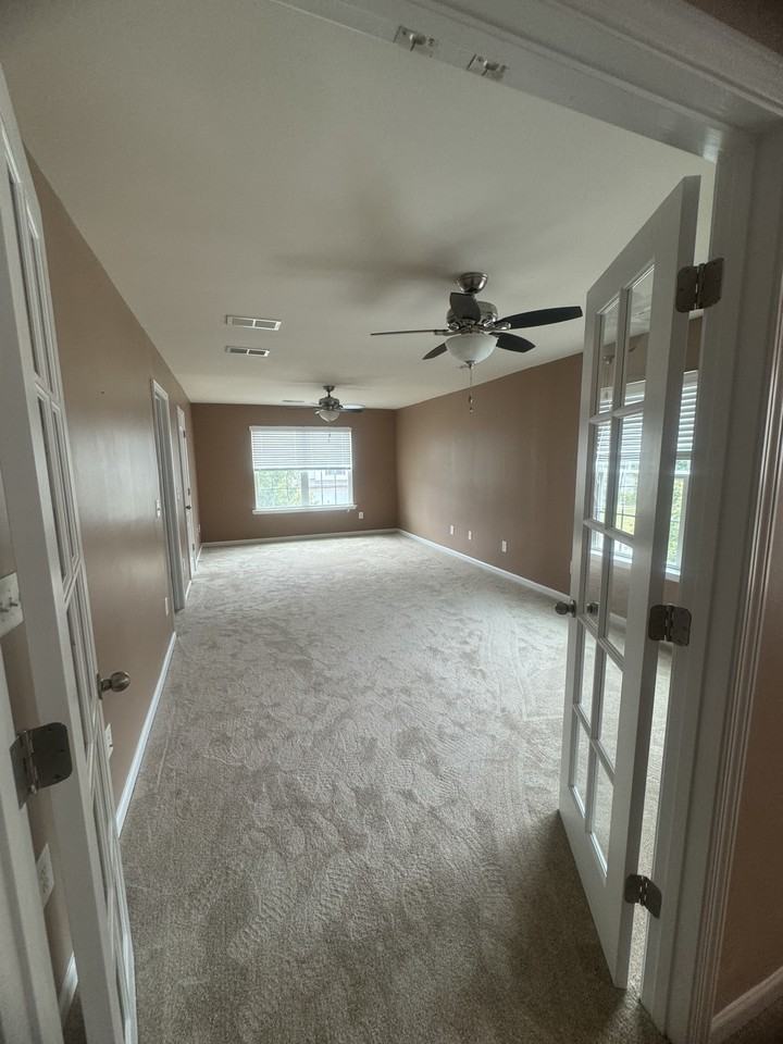 3024 Kirkwall Ln - Photo 2 of 31