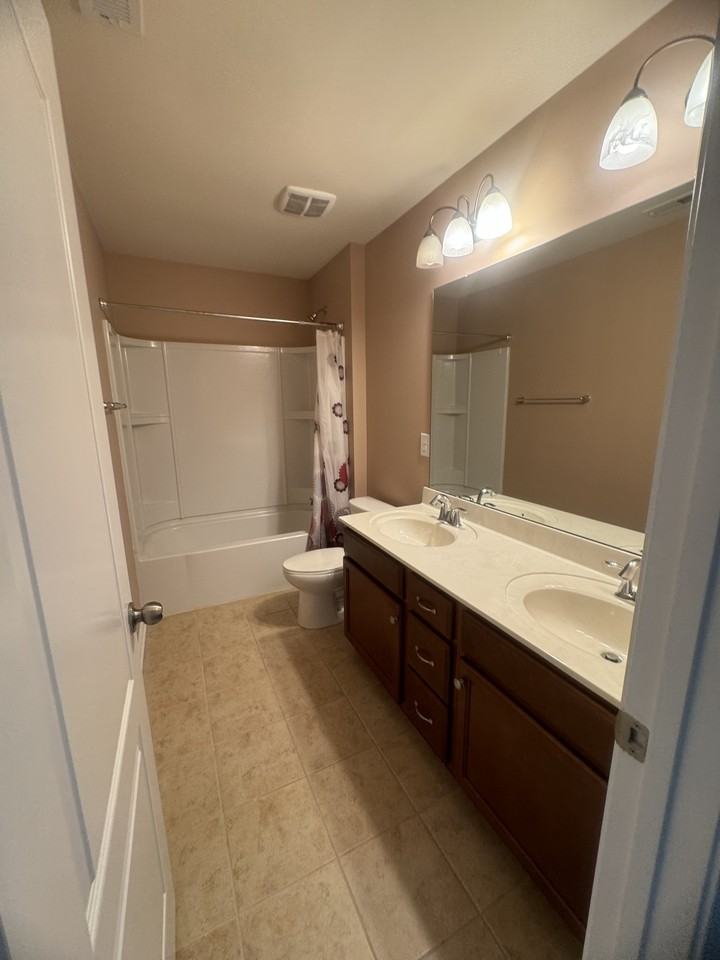 3024 Kirkwall Ln - Photo 4 of 31