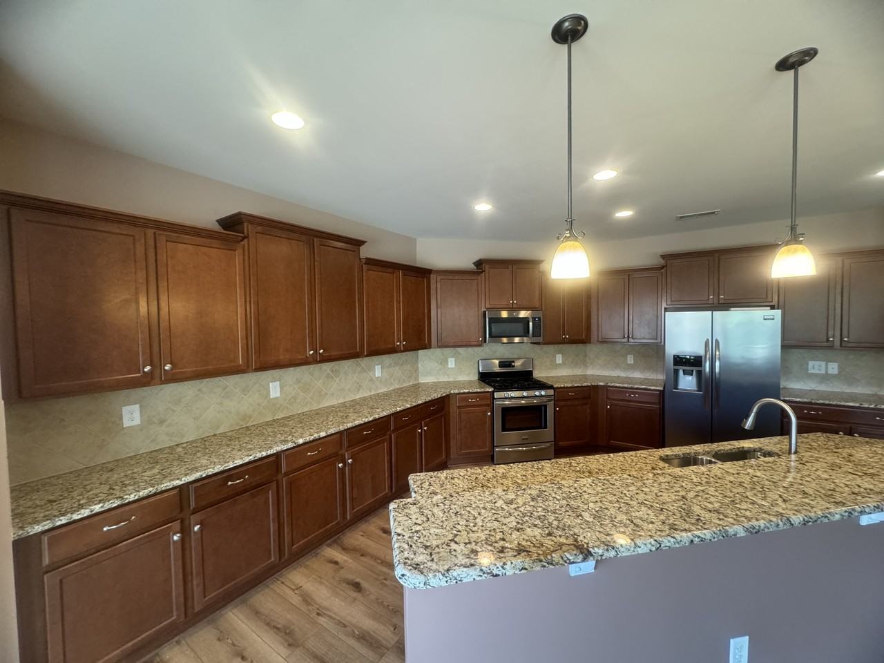 3024 Kirkwall Ln - Photo 3 of 31