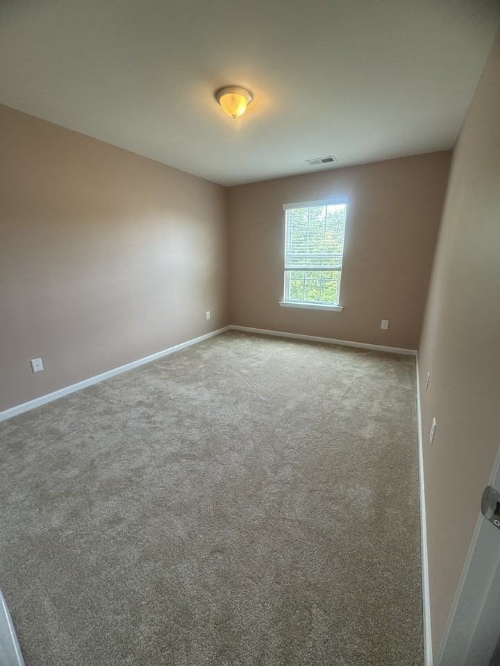 3024 Kirkwall Ln - Photo 2 of 31