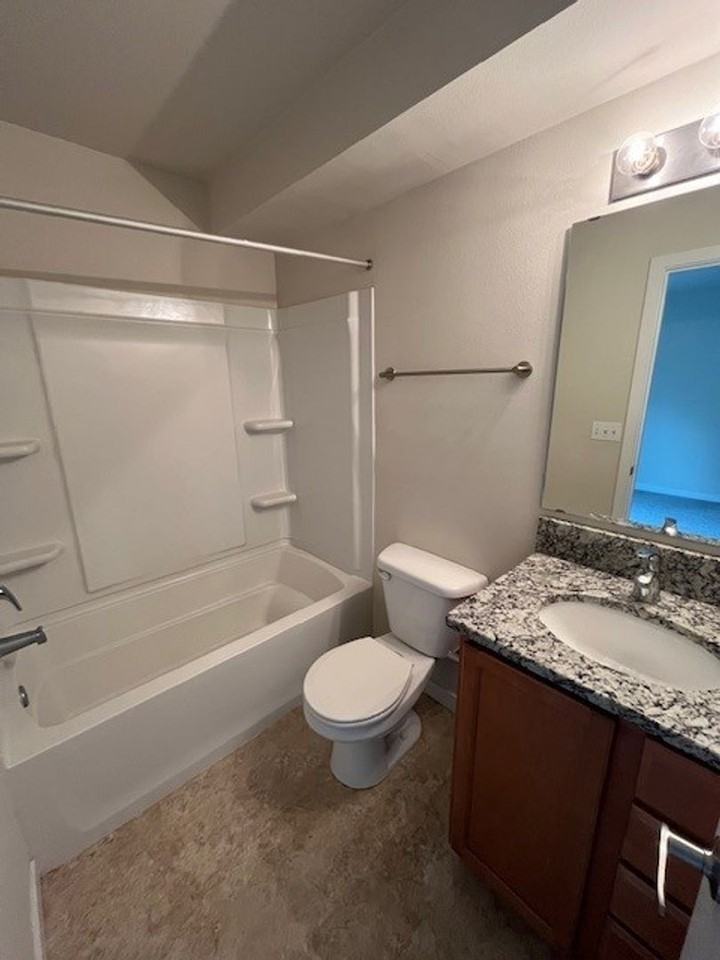 Modern 3 bedroom Townhomes with Garage - Photo 5 of 15