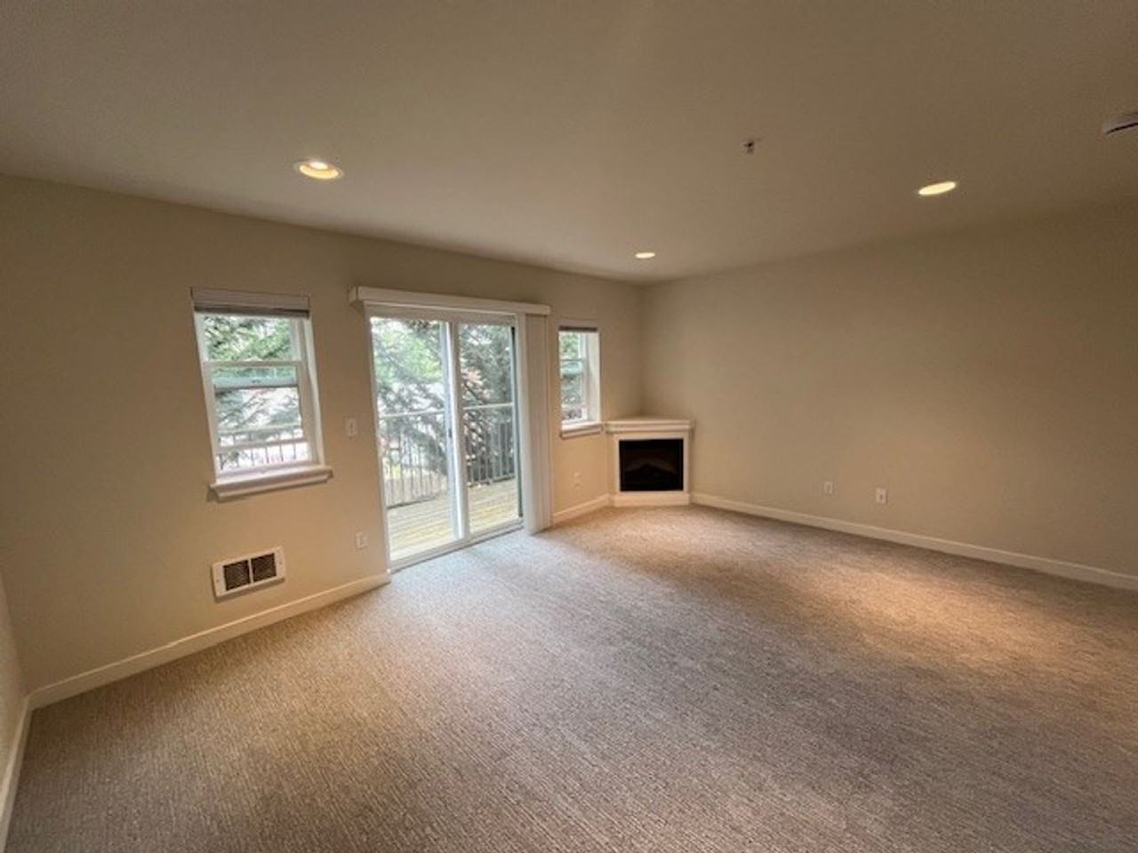 Modern 3 bedroom Townhomes with Garage - Photo 6 of 15