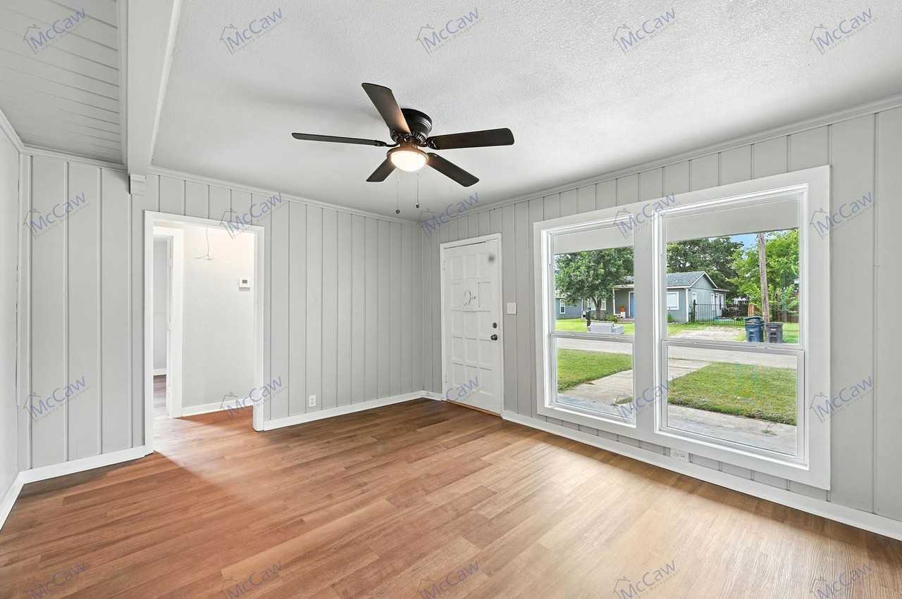 4929 Willie St - Photo 2 of 21