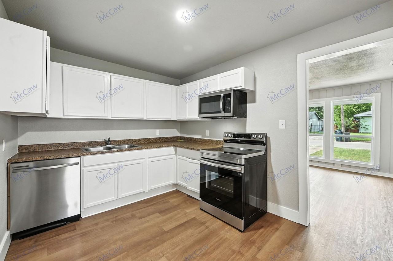 4929 Willie St - Photo 7 of 21