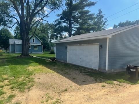 611 Walnut St - Photo 2 of 16