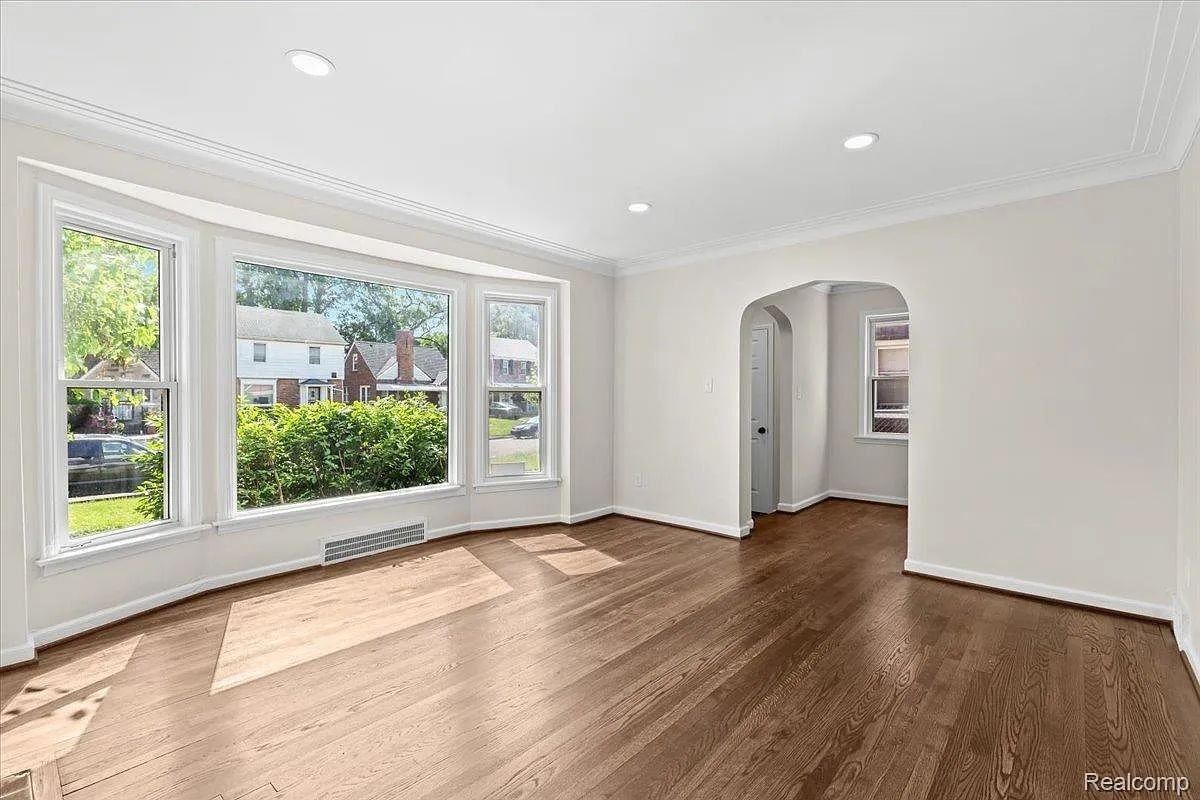 18639 Kentucky St - Photo 4 of 18