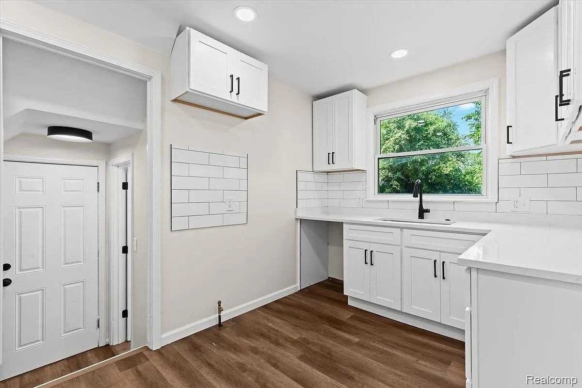 18639 Kentucky St - Photo 7 of 18