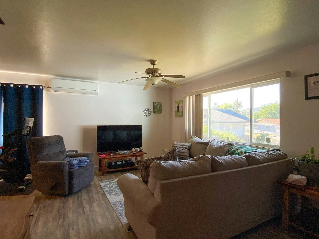 322 Anderson St - Photo 2 of 10