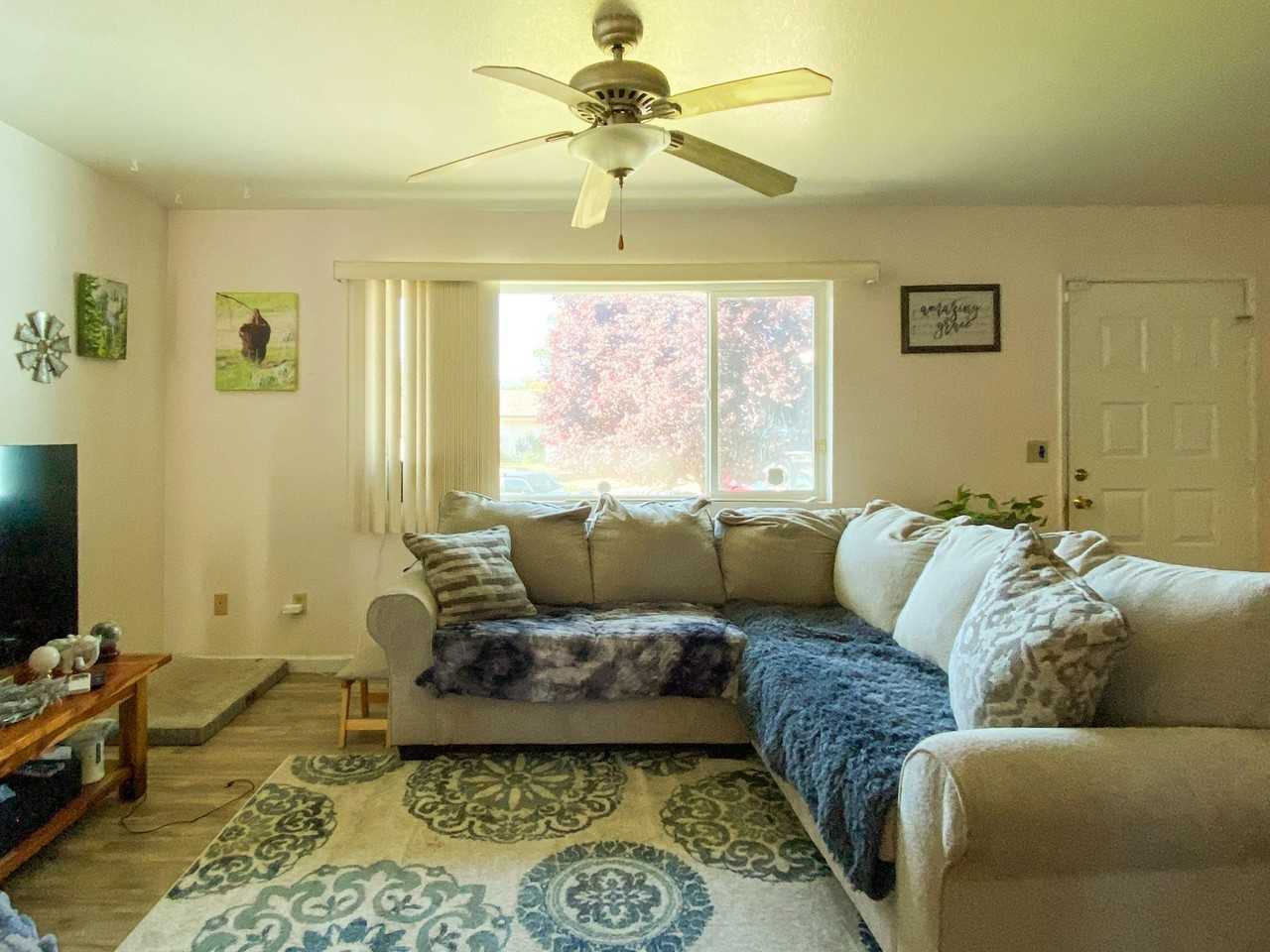 322 Anderson St - Photo 3 of 10