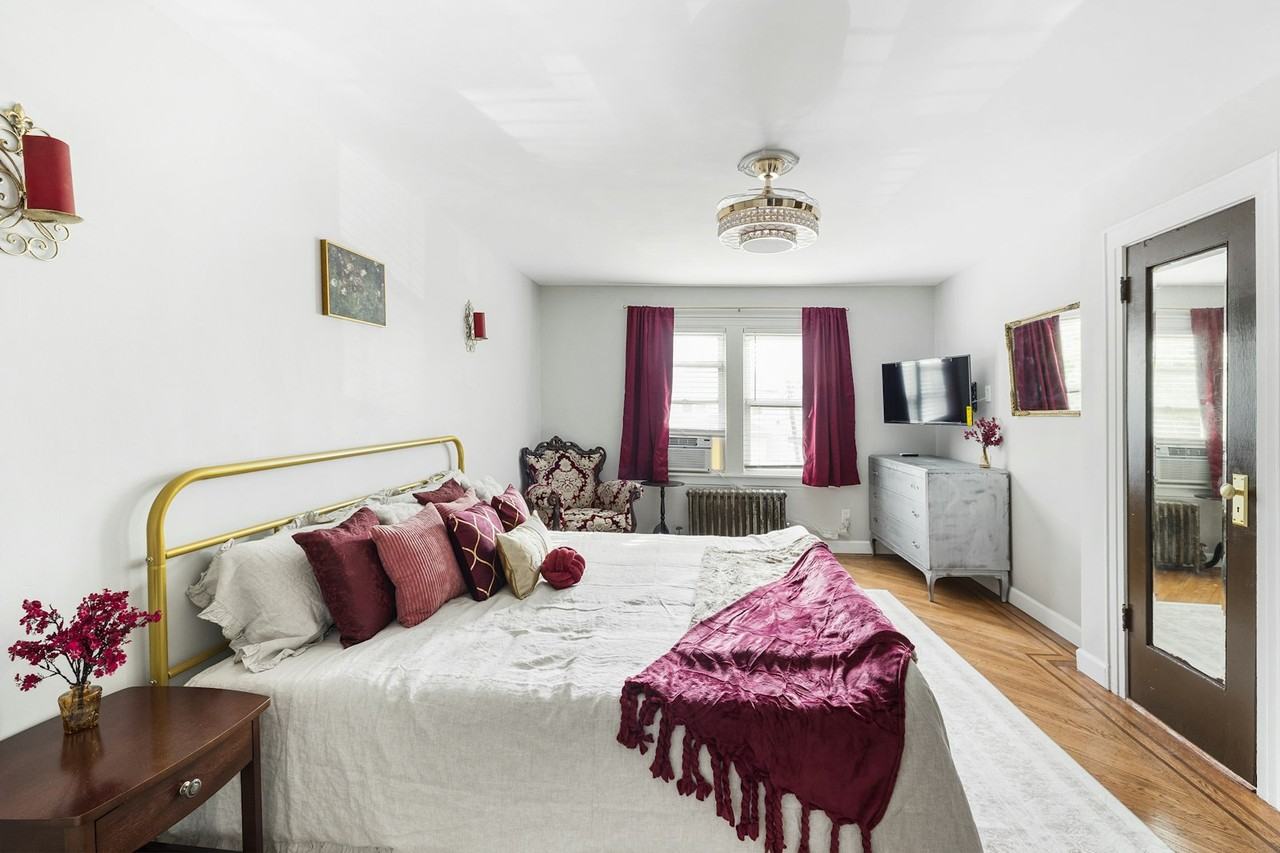 99-15 199th St - Photo 7 of 15