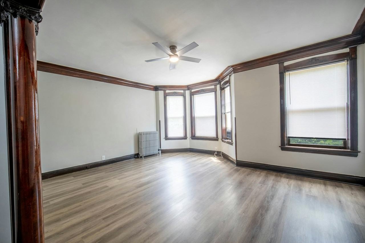 6360 South Greenwood Avenue, Unit 6360 - Unit 2 - Photo 5 of 25