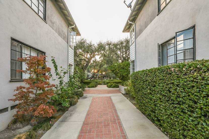 550 South Marengo Avenue #C - Photo 4 of 5