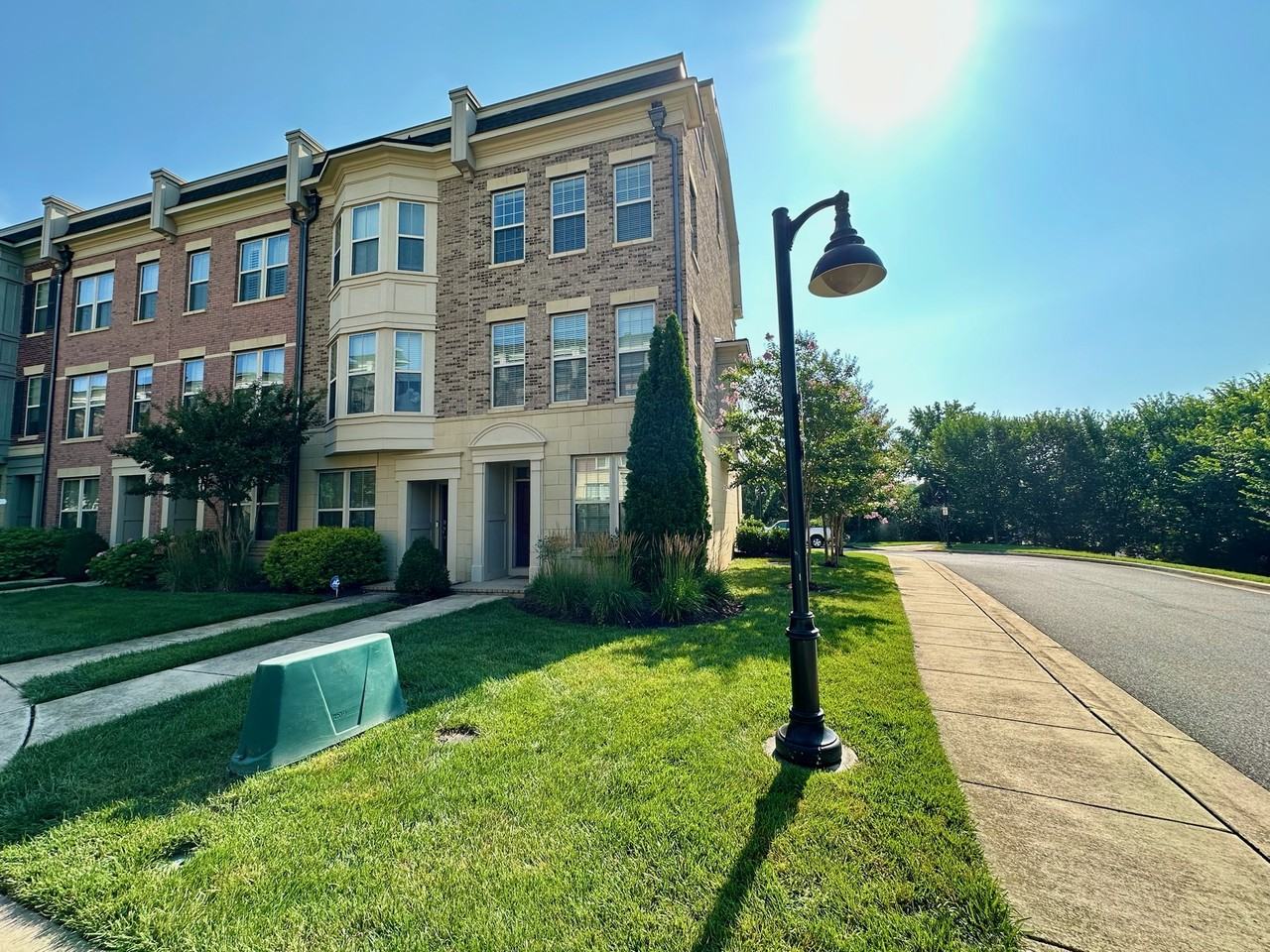 851 Regents Sq - Photo 2 of 17