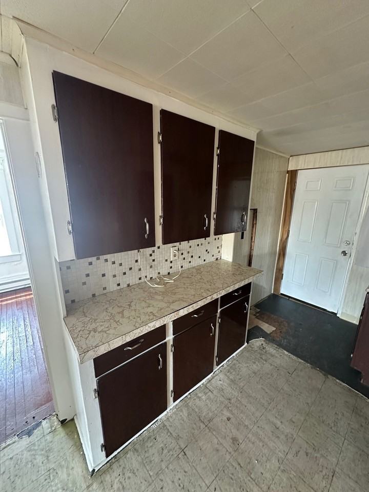 42 Jackson Avenue - Photo 3 of 10