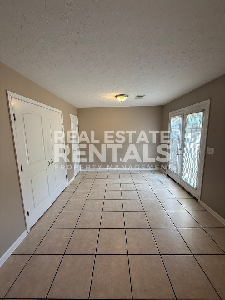 RIVERGATE - Photo 4 of 24