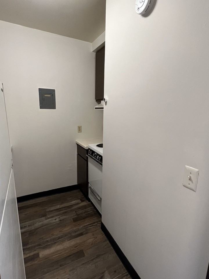 2 bed/1 bath $850 - Photo 5 of 9