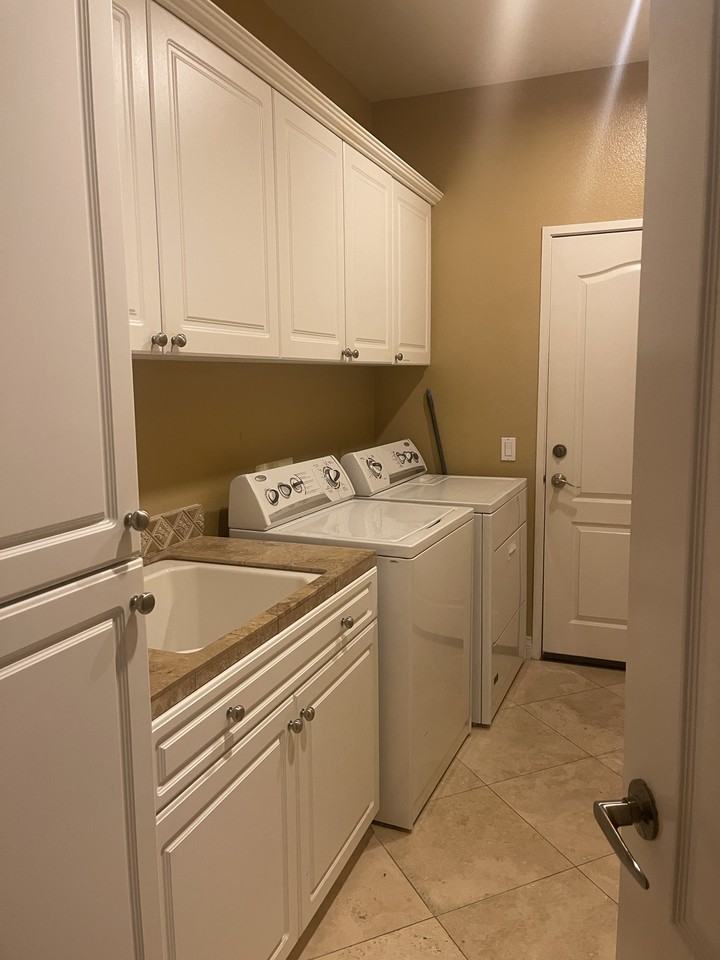 1042 Via Fortuna - Photo 2 of 7