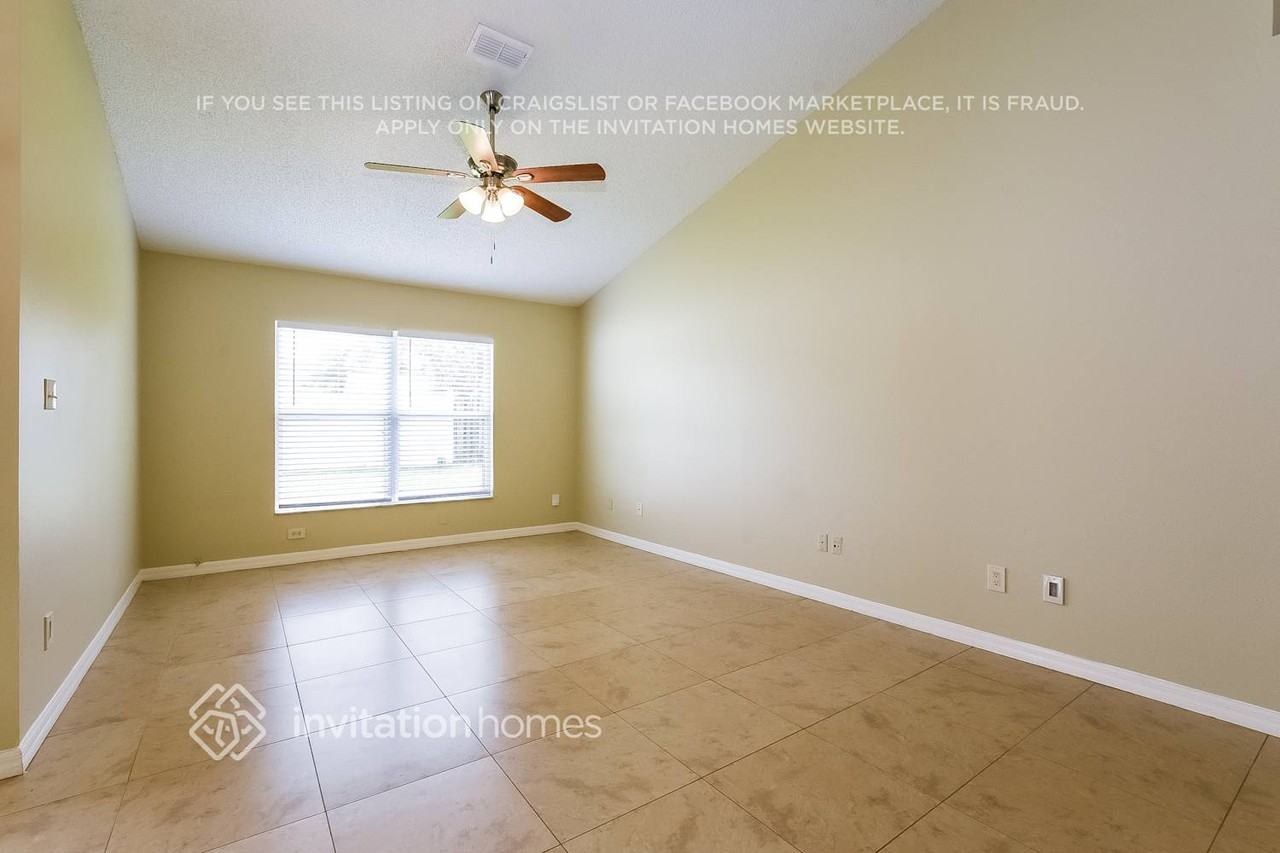 3234 Bellingham Dr - Photo 3 of 17