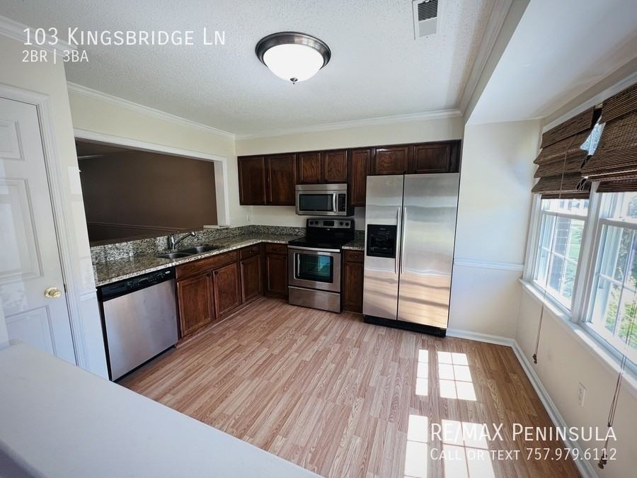 103 Kingsbridge Ln - Photo 2 of 15