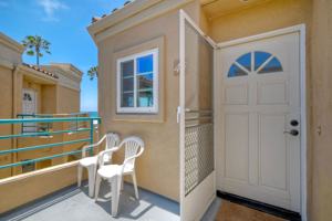 featured image of 400 N The Strand #46