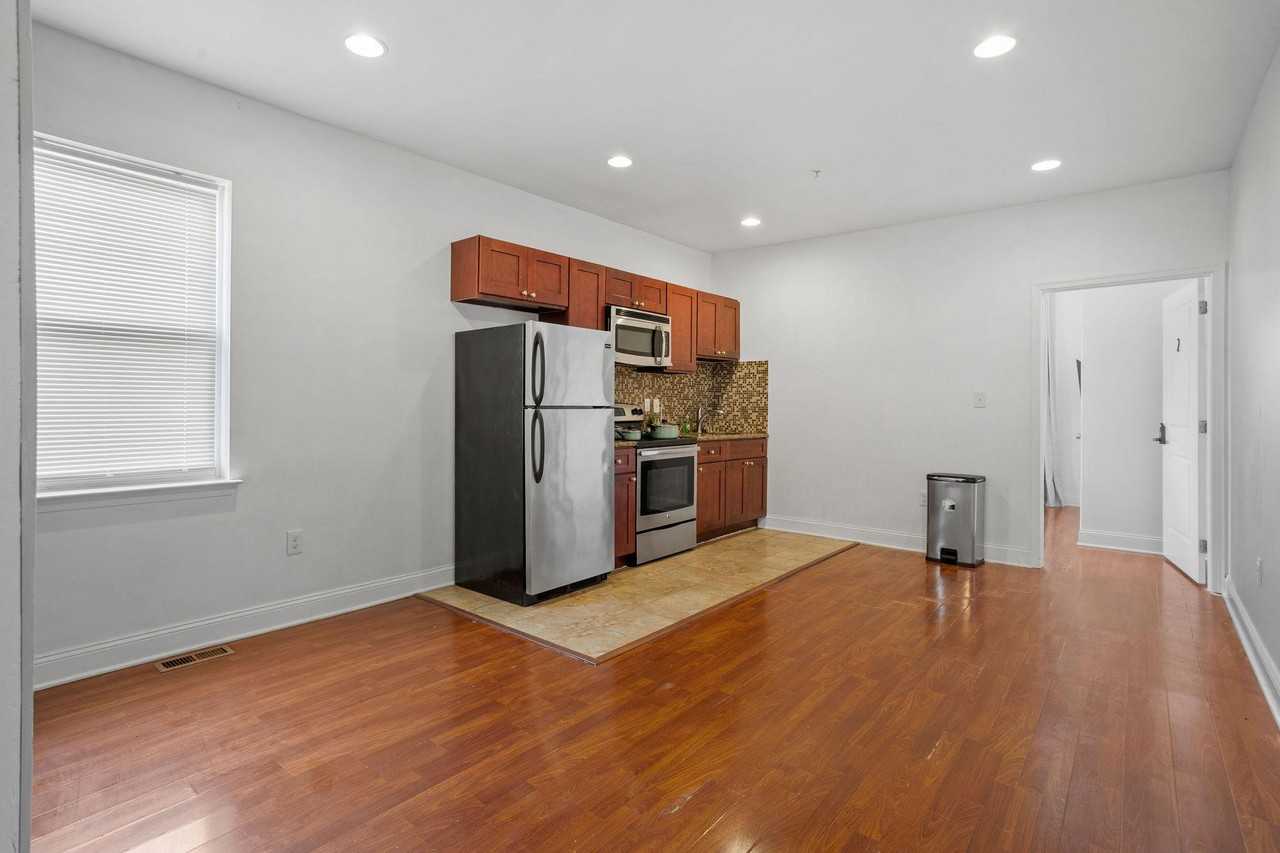 N 12th St - Photo 4 of 11