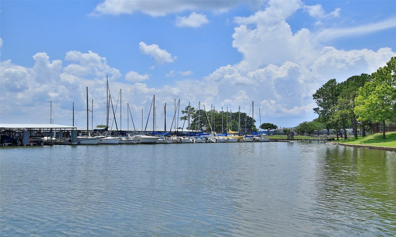 6867 Stillwater Dr - Photo 3 of 34