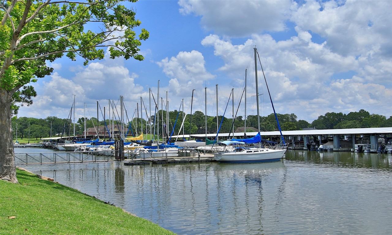 6867 Stillwater Dr - Photo 4 of 34