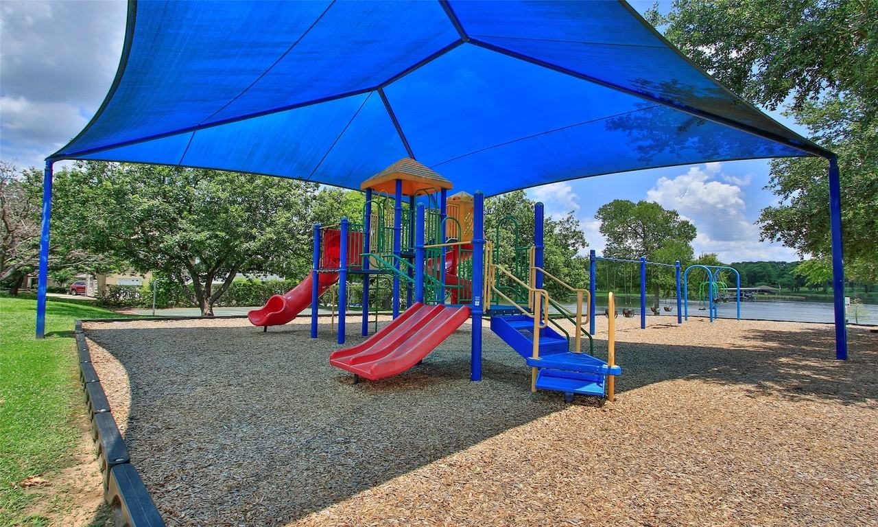 6867 Stillwater Dr - Photo 6 of 34